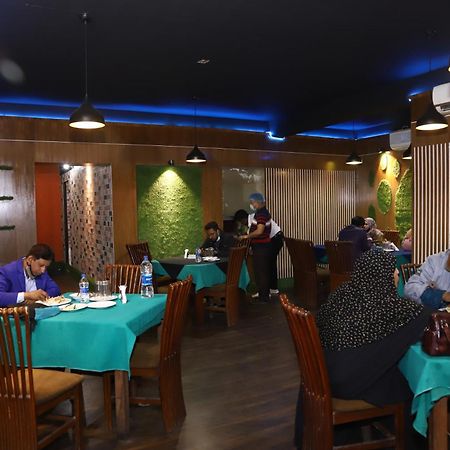 Rezala Restaurant And Residence Dhaka Buitenkant foto