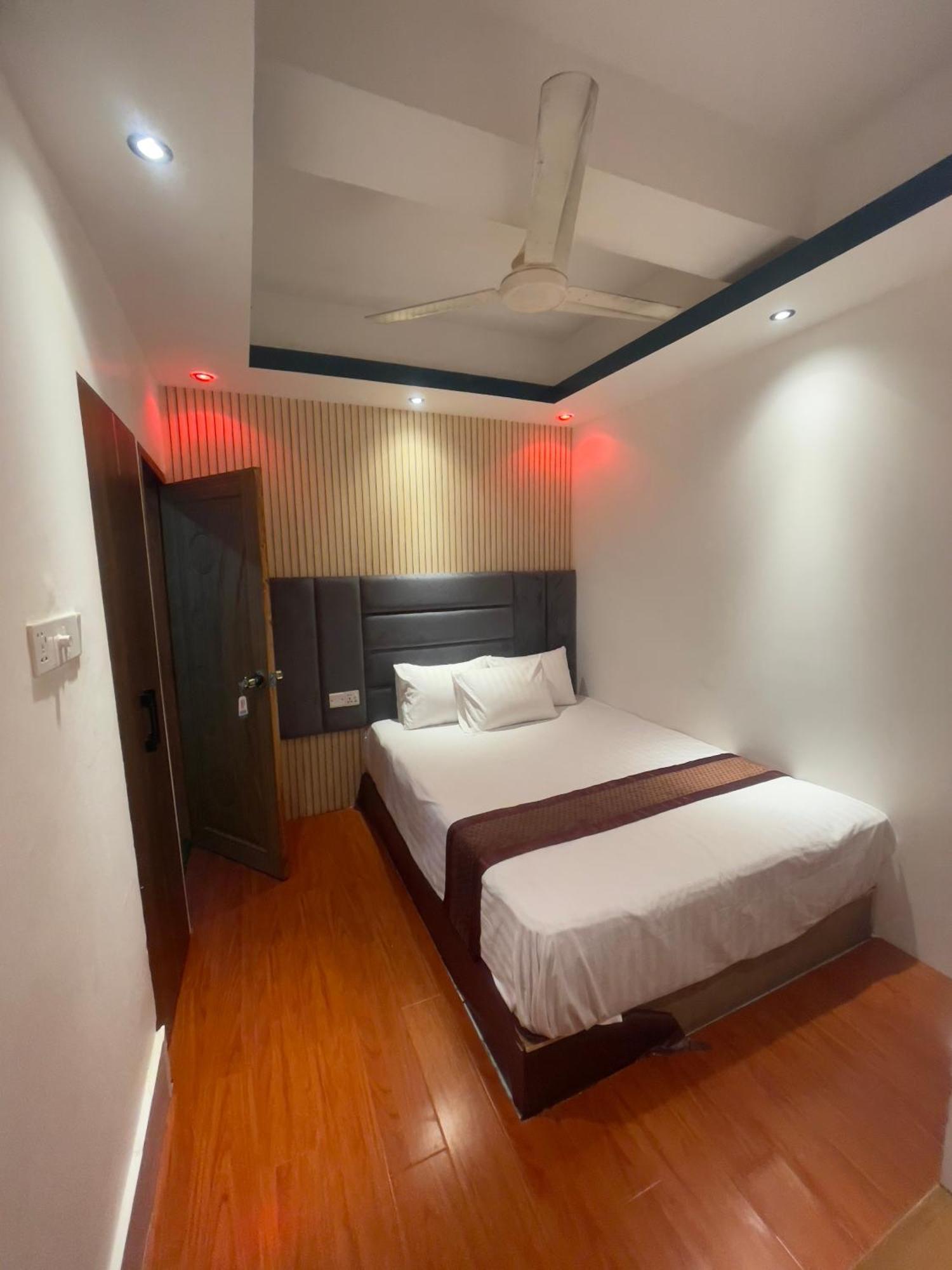 Rezala Restaurant And Residence Dhaka Buitenkant foto