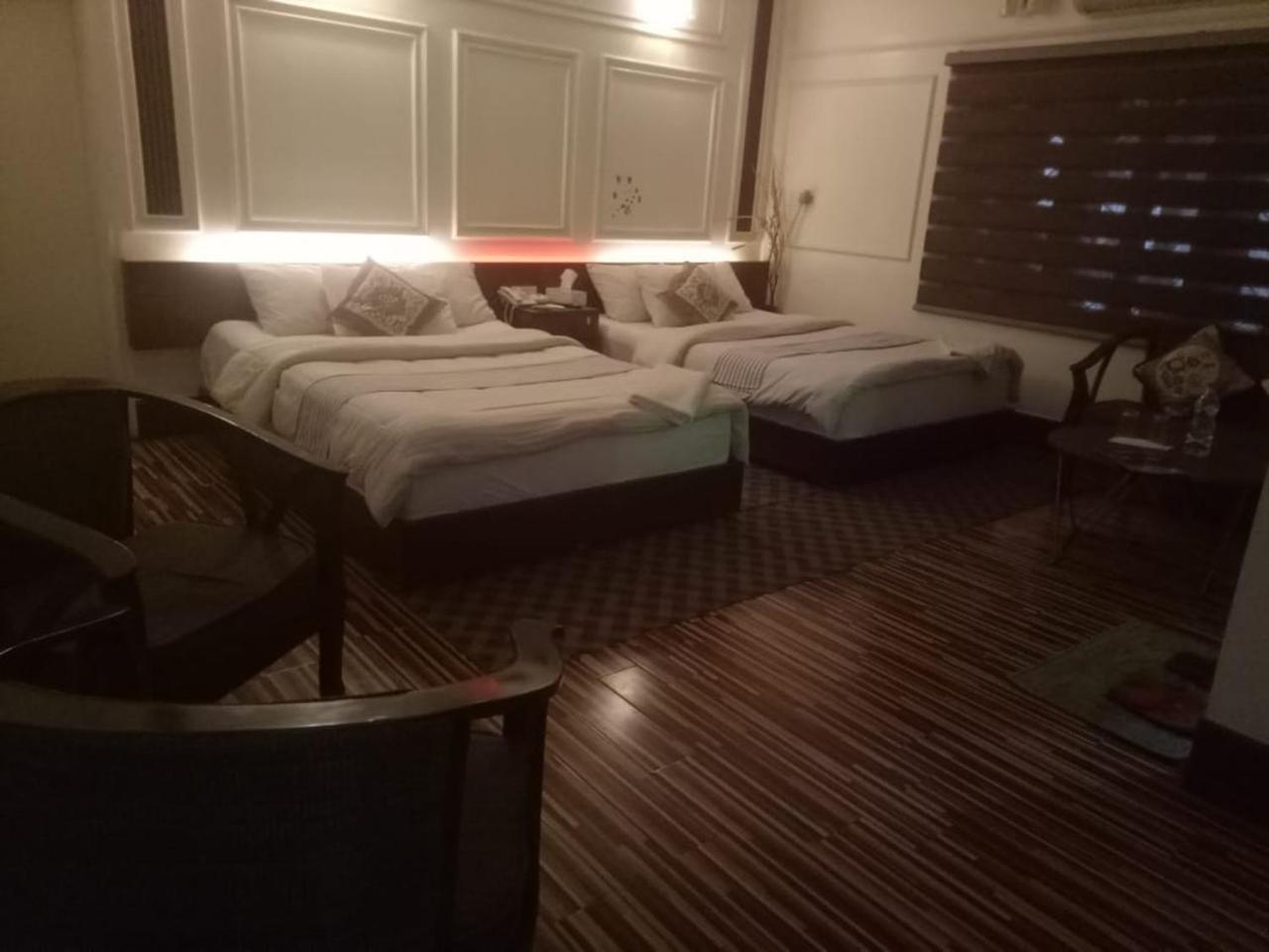 Rezala Restaurant And Residence Dhaka Buitenkant foto